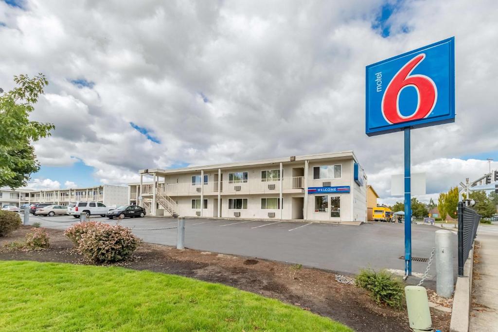 Motel 6-Beaverton OR Main image 1